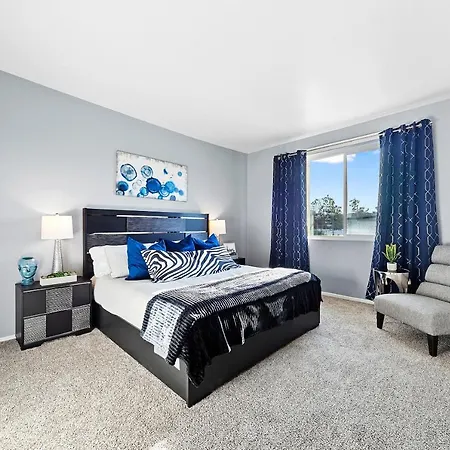 Beverly Hills Penthouse 2 Bedroom Apt With Parking 407